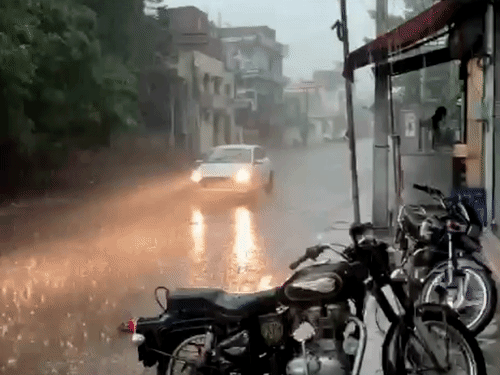 जालंधर में सुबह से बारिश ,PHOTOS:गरज, चमक के सथ ठंडी हवाओं से गिरा तापमान, मौसम में बदलाव