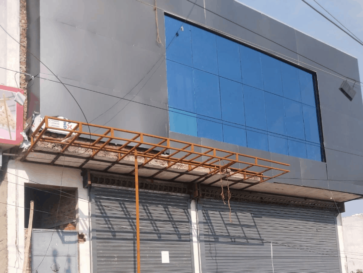 धूलकोट बिल्डिंग हादसे के बाद एक और अवैध निर्माण सील:मालिक नीलम जग्गी को बिना अनुमति भवन में प्रवेश नहीं करने की हिदायत, पहले भी जारी किया था नोटिस