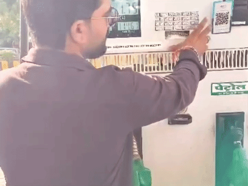 ग्राहक खुद भर सकेंगे गाड़ी में पेट्रोल-डीजल:की-पैड से सेट करनी होगी रकम या लीटर; इंदौर के पेट्रोल पंप पर नई सुविधा