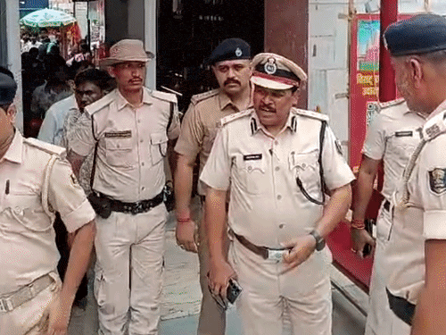 पटना में दुर्गापूजा के 50 से अधिक पंडालों की जांच:डाकबंगला चौराहे और महावीर मंदिर पंडाल पहुंचे फायर DIG, बोले-कमियां नहीं सुधारीं तो शाम से कार्रवाई होगी