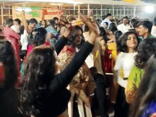 पटना- आज से डांडिया नाइट-गरबा की धूम:नागिन फेम निया शर्मा और पंचायत सीरीज के ‘विधायकजी’ लगाएंगे तड़का; शहर में 8 बड़े आयोजन,₹299 से टिकट शुरू