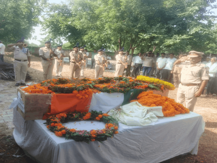 अजमेर में ड्यूटी के दौरान हादसे में एचसी का निधन:राजकीय सम्मान के साथ किया गया अंतिम संस्कार, रेवाड़ी के रहने वाले थे