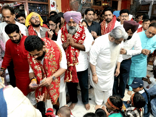 पंजाब कांग्रेस अध्यक्ष ने माता चिंतपूर्णी मंदिर में टेका माथा:सरदार परगट सिंह ने अष्टमी पर देश व प्रदेश की खुशहाली की मांगी दुआ