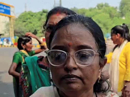 इंदौर में ठेला व्यापारियों के समर्थन में उतरीं नेता प्रतिपक्ष:पीली गैंग पर उगाही के आरोप; बोलीं- व्यापारियों को राहत मिले