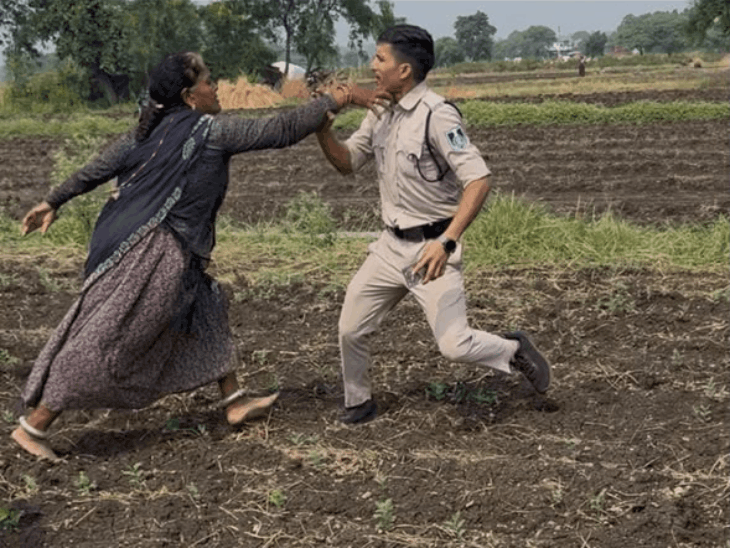 मारपीट के आरोपी को पकड़ने गई पुलिस टीम पर हमला:पत्थर बरसाए-लाठी से पीटा; एसआई की वर्दी फाड़ी, उज्जैन में चार पुलिसकर्मी घायल