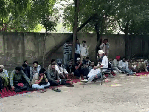जालंधर में पनबस मुलाजिमों का धरना दूसरे दिन भी जारी:डिपो के अंदर कई बसे खड़ी 3 प्रमुख मांगो को लेकर प्रदर्शन,यात्री परेशान