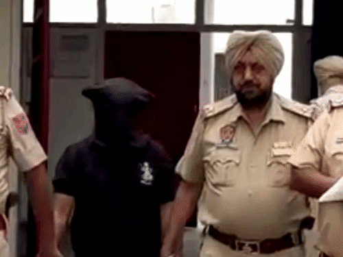 फरीदकोट में हेरोइन के साथ तस्कर गिरफ्तार:राधाकृष्ण धाम के पास खड़ा था; आरोपी पर पहले से कई केस दर्ज