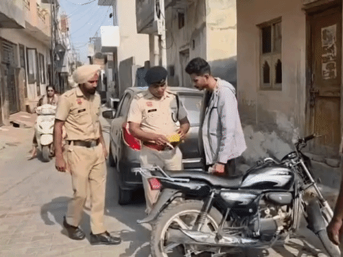 अंबाला में 52 दोपहिया वाहन इंपाउंड:बाइक का ₹21 हजार का चालान; 50% पर नंबर प्लेट नहीं, 4 चोरी के मिले