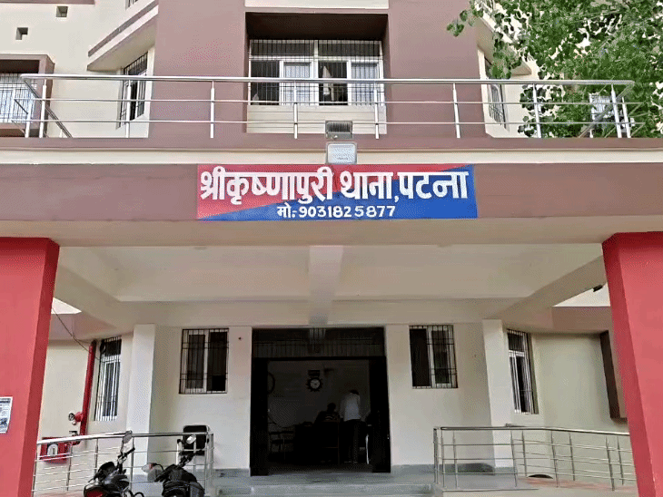 पटना में रिटायर्ड ADM के घर चोरी:2 लाख कैश और गहने ले गए चोर, FSL टीम ने जुटाए सबूत; कोलकाता गई थी मालकिन