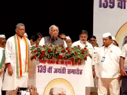 आज बीजेपी के खिलाफ कांग्रेस का बिहार में प्रदर्शन:पीएम मोदी का करेगी पुतला दहन, खड़गे के बयान को गलत तरीके से पेश करने का आरोप