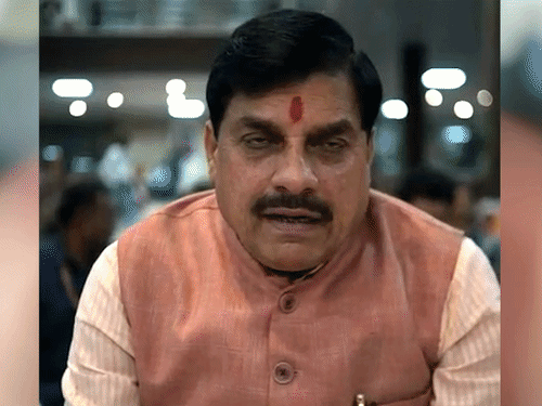 खरगे के बयान पर MP में सियासी घमासान:CM मोहन बोले- स्वर्गीय परिजनों को राजनीति में घसीटना दुर्भाग्यपूर्ण; शिवराज ने पूछा- अध्यक्ष से इस्तीफा लेगी कांग्रेस?