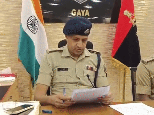 गयाजी- दशहरा में बिना लाइसेंस पंडाल, डीजे पर रोक:अपराधियों की गिरफ्तारी के लिए एसएसपी का फरमान; बोले- लंबित मामलों को निपटाएं, गिरफ्तारी में तेजी लाएं