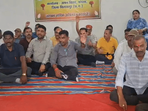 पटवारियों की अनिश्चितकालीन हड़ताल, राजस्व के काम प्रभावित:गिरदावरी की प्रक्रिया सरल करने और पदोन्नति की मांग, नामांतरण-बंटवारा जैसे काम अटके