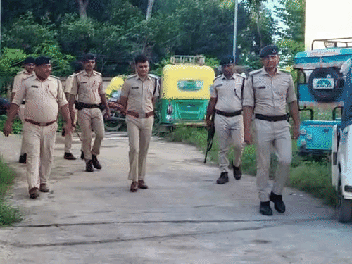 दरभंगा के विशनपुर थाने का औचक निरीक्षण:एसएसपी ने पेंडिंग केस निपटाने दिए निर्देश; वाहन जांच और रात्रि गश्ती बढ़ाने पर फोकस