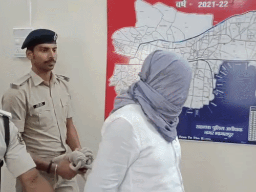 भागलपुर में नशे के कारोबारियों पर पुलिस का डबल एक्शन:ओवरब्रिज के पास स्कूटी से भागा युवक स्मैक के साथ पकड़ा, आम के बगीचे से गांजा मिला