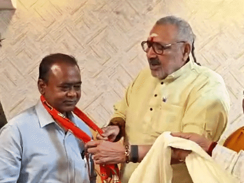 ‘CEC ज्ञानेश कुमार को सम्मानित करना चाहिए’:गिरिराज सिंह ने विपक्ष को घेरा, बोले- जिसने जीवन भर लोकतंत्र का गला घोंटा, आज वही आरोप लगा रहे