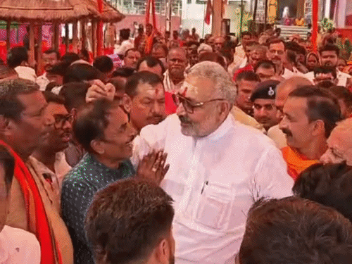 ‘UGC कानून किसी भी हालत में लागू नहीं होगा’:बेगूसराय में राहुल, तेजस्वी पर गिरिराज सिंह का तंज, बोले- कसाई के श्राप देने से गाय नहीं मरती