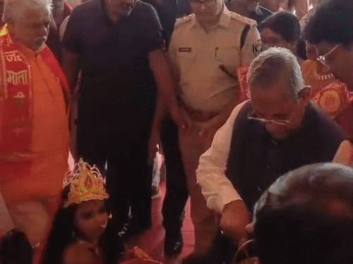 गया- सेवा भारती की ओर से 2100 कन्याओं का पूजन:नागालैंड के राज्यपाल नन्द किशोर यादव ने पांव पखारे, कहा- भेदभाव खत्म कर बेटियों को आगे बढ़ाएं