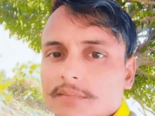 भोजपुर में सड़क हादसे में युवक की मौत:चचेरे भाई के साथ मेला घूमने गया था, लौटने के दौरान कंक्रीट मिक्सर ट्रक ने 200 मीटर तक घसीटा