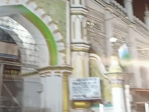 गयाजी- देर रात पांच प्रतिमाओं का विसर्जन:संवेदनशील इलाके से पुलिस-प्रशासन की मौजूदगी में गुजरी; डीएम, एसएसपी, एसडीएम रहे मौजूद