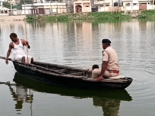 दरभंगा में तालाब में डूबने से एक शख्स की मौत:मछुआरों ने 2 घंटे की मशक्कत के बाद शव निकाला बाहर, स्नान करने के दौरान हुआ हादसा