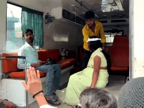 कोडरमा में दो बाइक की टक्कर, गर्भवती महिला घायल:पति के साथ डॉक्टर के पास जा रही थी; हादसे में एक गंभीर घायल, हजारीबाग रेफर