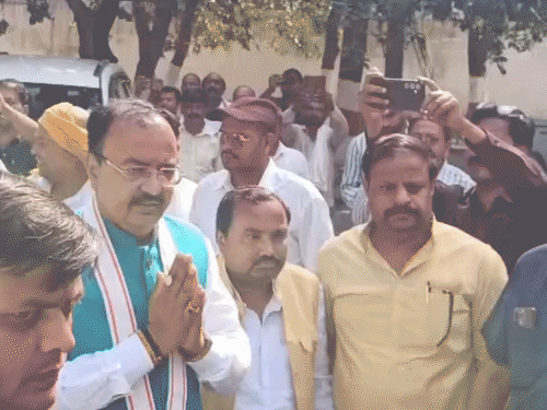 डिप्टी सीएम केशव मौर्य जालौन पहुंचे:अधिकारियों के साथ विकास कार्यों की समीक्षा, फिर कार्यकर्ताओं से करेंगे बात