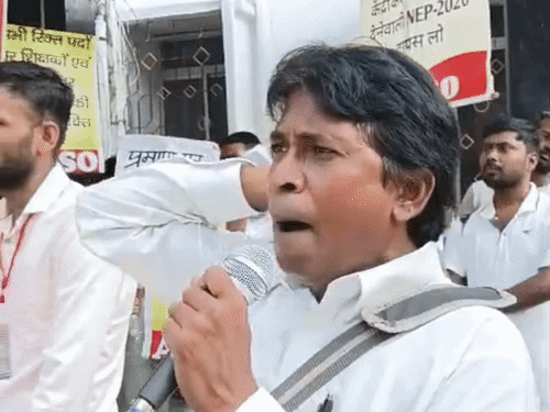 मुजफ्फरपुर- BRABU में फीस वृद्धि और भ्रष्टाचार के खिलाफ प्रदर्शन:AIDSO के बैनर तले फीस वृद्धि वापस लेने, रिजल्ट सुधारने समेत 12 सूत्री मांगें सौंपीं, NEP 2020 पर भी सवाल