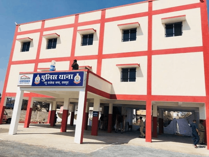 रायपुर में 18 साल के युवक की चाकू मारकर हत्या:अमलीडीह के स्वर्ण जयंती चौक की वारदात, विवाद के बाद आरोपी ने चाकू मारी; पुलिस जुटी आरोपी की तलाश में