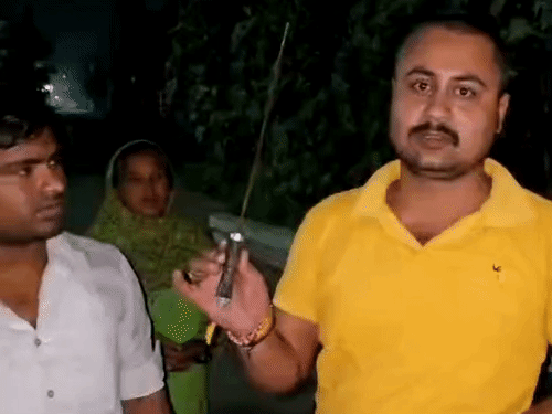लुधियाना में तहबाजारी इंस्पेक्टर की दिलेरी:लुटेरों की बाइक को कार से मारी टक्कर,राहगीरों की बचाई जान,खुद की गाड़ी का शीशा टूटा
