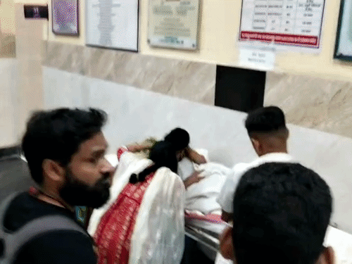 श्रद्धालुओं से भरी ऑटो में हाइवा ने मारी टक्कर:हादसे में एक महिला की मौत, 2 की हालत गंभीर; पूजा-अर्चना के लिए दुर्गा मंदिर जा रही थी