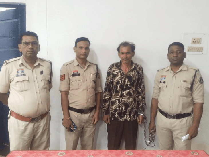 राजनांदगांव गौ-हत्या केस…मुख्य आरोपी नागपुर से गिरफ्तार:मांस खरीदने वाली 2 महिला भी अरेस्ट; भीड़ ने मदद करने वालों को कोर्ट परिसर में पीटा था