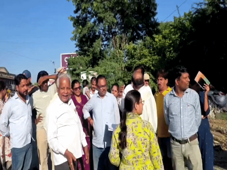 ठोकर और शोभागपुरा चौराहे होंगे चौड़े:विधायक ताराचंद जैन ने यूडीए अधिकारियों संग किया निरीक्षण, दीपावली से पहले शुरू होगा काम