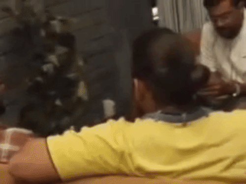 जयपुर के कैफे पर पुलिस रेड, 26 युवक-युवती पकड़े:कैफे की आड़ में चल रहा था हुक्का-बार, पुलिस दबिश पर नशा करते मिले युवा
