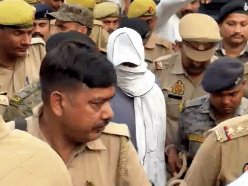 प्रयागराज कोर्ट में पेश हुआ अतीक का शूटर अरमान:14 दिन की न्यायिक हिरासत; गयाजी वापस लेकर आई यूपी पुलिस; रिमांड की तैयारी