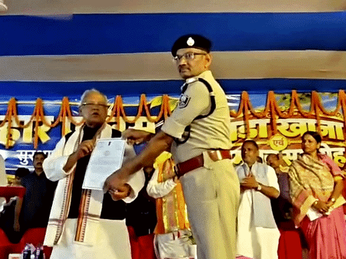 पितृपक्ष मेले में ड्यूटी निभाने वाले पुलिसकर्मियों को सम्मान:केंद्रीय मंत्री जीतनराम मांझी ने की तारीफ, बोले- आपके चैलेंज को हम समझते हैं