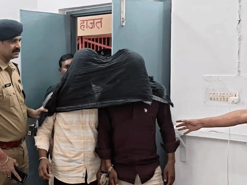नालंदा- कारगिल चौक पर दहशत फैलाने की कोशिश:देसी कट्टा, जिंदा कारतूस के साथ दो बदमाश पकड़े; वर्चस्व, खौफ कायम करने के लिए की थी हवाई फायरिंग