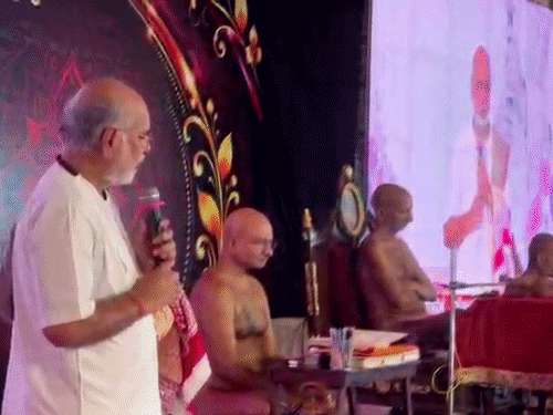 अन्न बचाने की मुहिम…11 महीने में 15 करोड़ लोग जुड़े:पुष्पगिरी में 11वां महाअभियान; भागवताचार्य रमेश भाई बोले- उपवास से दिनचर्या में अनुशासन