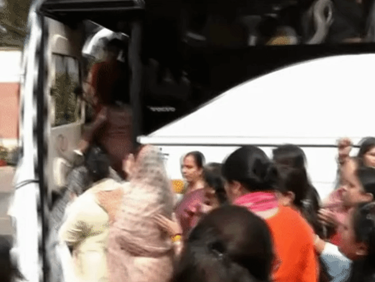बीजेपी महिला सांसद राष्ट्रपति से मिलेंगी:JNU से बर्खास्त कांग्रेस सांसद के मामले पर दखल की मांग; 11 छात्राओं से यौन उत्पीड़न का आरोप