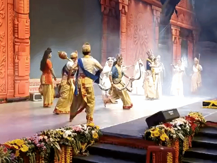 अंतरराष्ट्रीय श्रीरामलीला उत्सव में सत्रिया नृत्य की प्रस्तुति:सत्रिया नृत्य में जीवंत हुए अहल्या उद्धार, पुष्प वाटिका और सीता स्वयंवर के प्रसंग