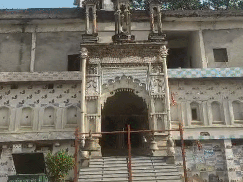 1500 साल पुराना मंदिर जहां पीठ की होती है पूजा:चेहरा किसी ने नहीं देखा; गाय की मौत के बाद उलटी मिली माता की प्रतिमा