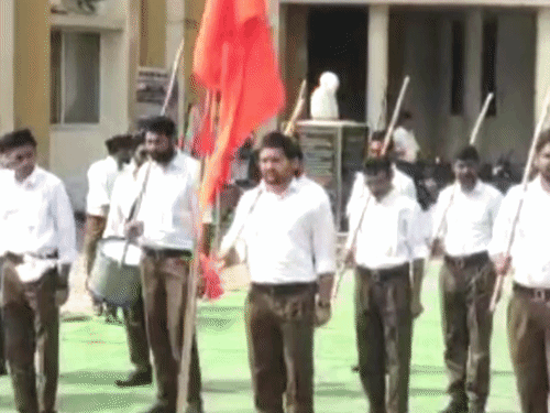 राष्ट्र निर्माण में युवाओं की भूमिका पर जोर:रायसेन में RSS का पथसंचलन; 3 किमी तक कदमताल करते निकले स्वयंसेवक