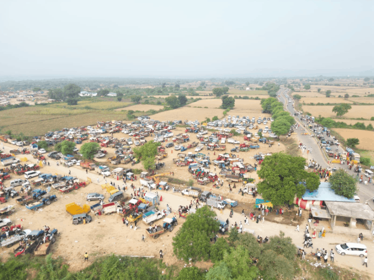 रतनगढ़ माता मंदिर में नवमीं पर पहुंचे 2 लाख श्रद्धालु:नवरात्रि में 12 लाख तक लोग दर्शन कर चुके; सुरक्षा देखने पुलिस रही तैनात