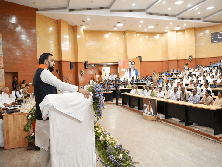 बिहार में विकास योजनाओं में देरी बर्दाश्त नहीं होगी:सीएम ने 12 लाख आवास जल्द बनाने के निर्देश दिए; नशे के खिलाफ एक महीने चलेगा अभियान