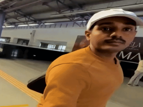 बेंगलुरु मेट्रो में चोरी-छिपे महिला का वीडियो बनाने का आरोप:विरोध करने पर फोन लेकर भागा युवक; FIR दर्ज