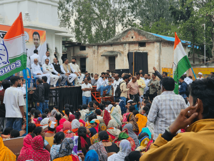 सोहन वाल्मीकि पर केस के विरोध में कांग्रेस की रैली:चांदामेटा के दशहरा विवाद को लेकर प्रदर्शन; पुलिस पर पक्षपात का आरोप लगाकर ज्ञापन सौंपा