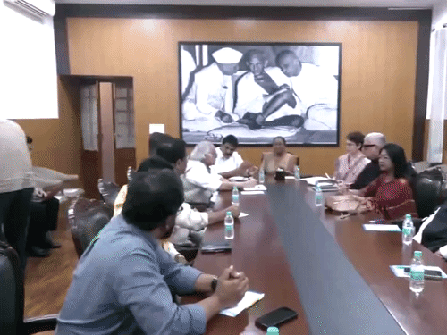 कांग्रेस दिल्ली में सड़क पर संसद लगाएगी:पूर्व स्पीकर मीरा कुमार अध्यक्षता करेंगी; खड़गे पेश करेंगे ज्ञानेश कुमार के खिलाफ प्रस्ताव, राहुल गांधी देंगे समापन भाषण