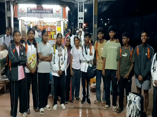 बिहार ने राष्ट्रीय रग्बी में 3 गोल्ड जीते:अंडर-14 के दोनों वर्ग और अंडर-17 में लड़कों ने जीता स्वर्ण; बाढ़ के 11 खिलाड़ी टीम में शामिल