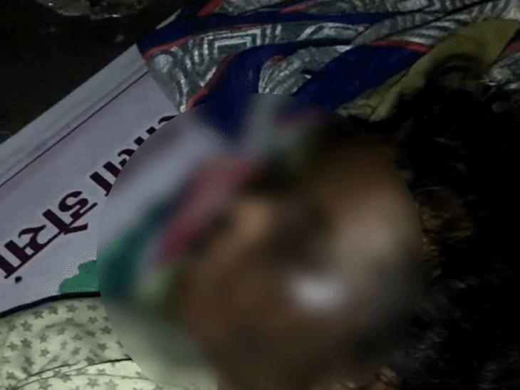इंदौर में बंद दुकानों के सामने मिला युवती का शव:शरीर पर चोटों के निशान, हत्या की आशंका; जांच में जुटी पुलिस