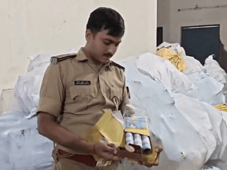 पटना में 10 लाख के 70 कार्टन अवैध पटाखे जब्त:खाजेकलां के टेढ़ी घाट में छापेमारी, एक व्यक्ति हिरासत में; दीपावली को लेकर जांच अभियान
